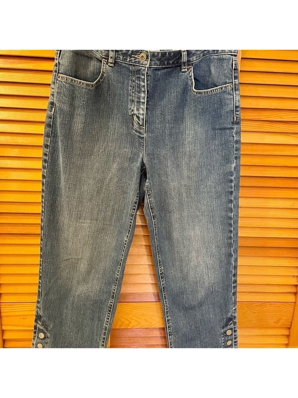 Talbot’s Crop Straight Leg Stretch Jeans, Size 10, Faded Denim, Button Detail - Picture 9 of 10